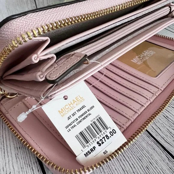 Michael Kors Continental Wallet /Wristlet - Picture 8 of 8